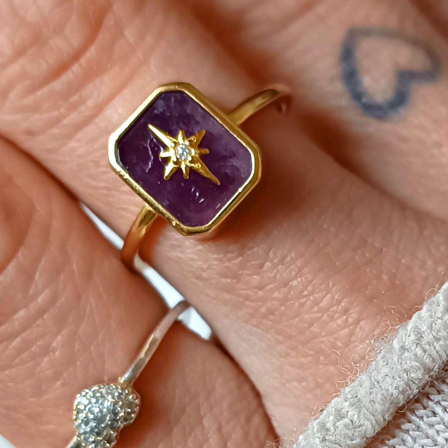ANELLO REGOLABILE IN AMETISTA e CHARM argento 925