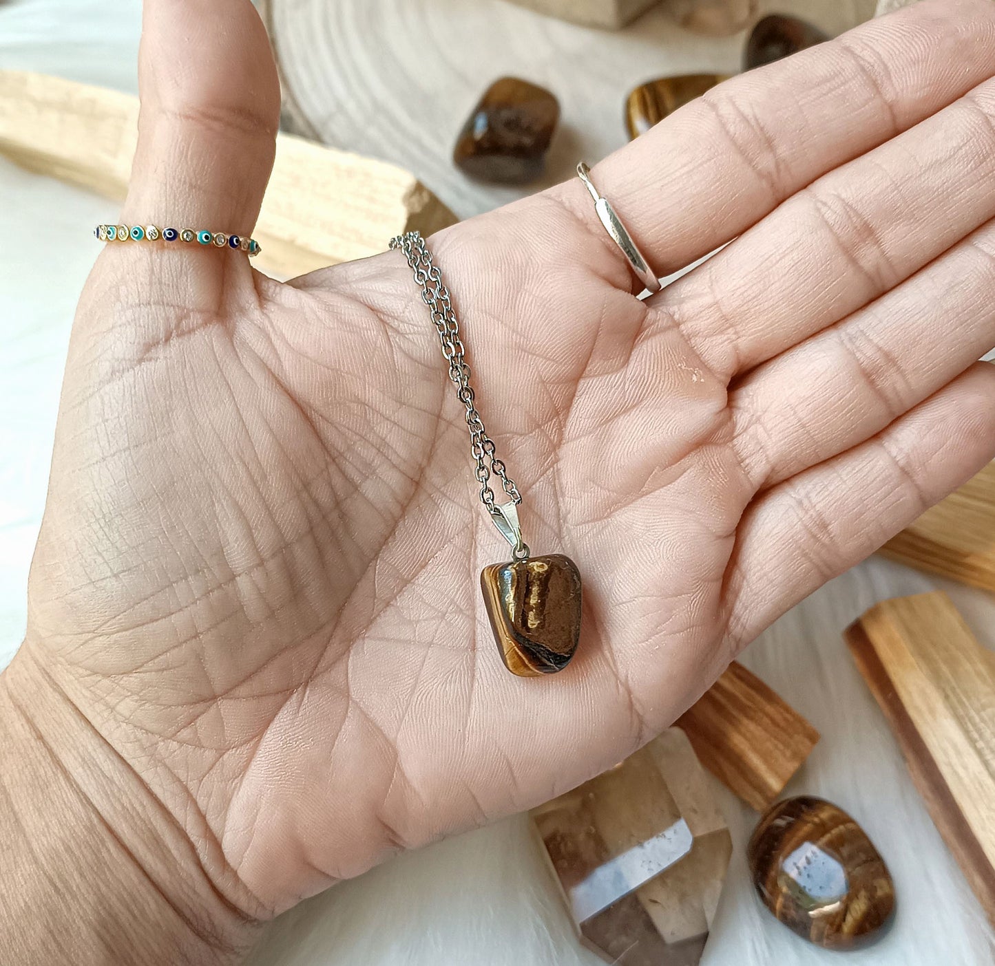 COLLANA CON CIONDOLO OCCHIO DI TIGRE E ACCIAIO INOSSIDABILE.