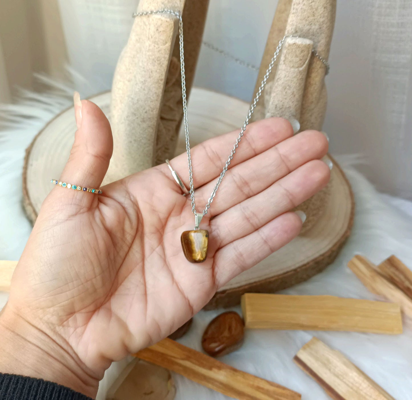 COLLANA CON CIONDOLO OCCHIO DI TIGRE E ACCIAIO INOSSIDABILE.