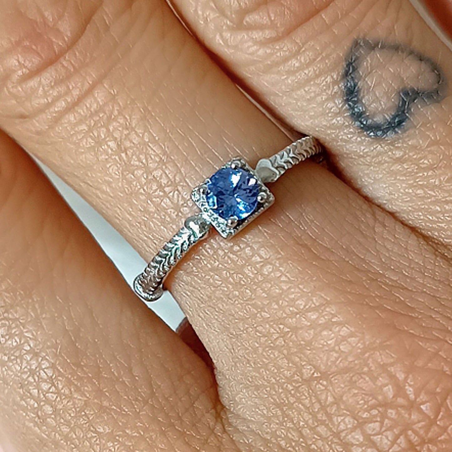 ANELLO REGOLABILE IN TANZANITE e ARGENTO
