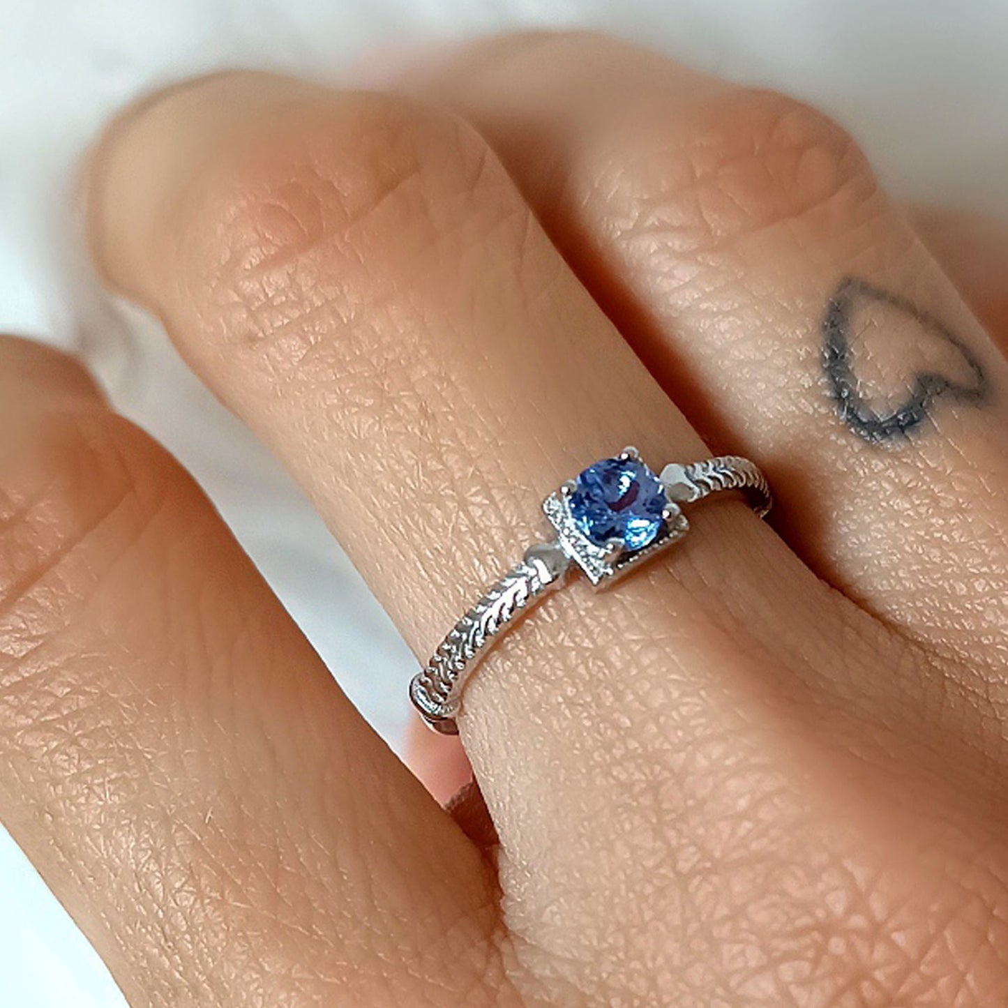 ANELLO REGOLABILE IN TANZANITE e ARGENTO